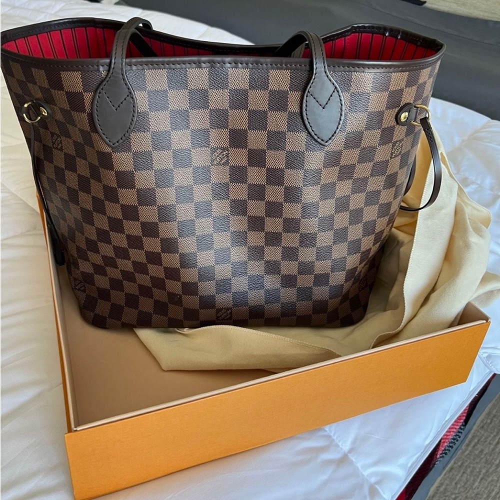 Louis Vuitton Neverfull Tote MM